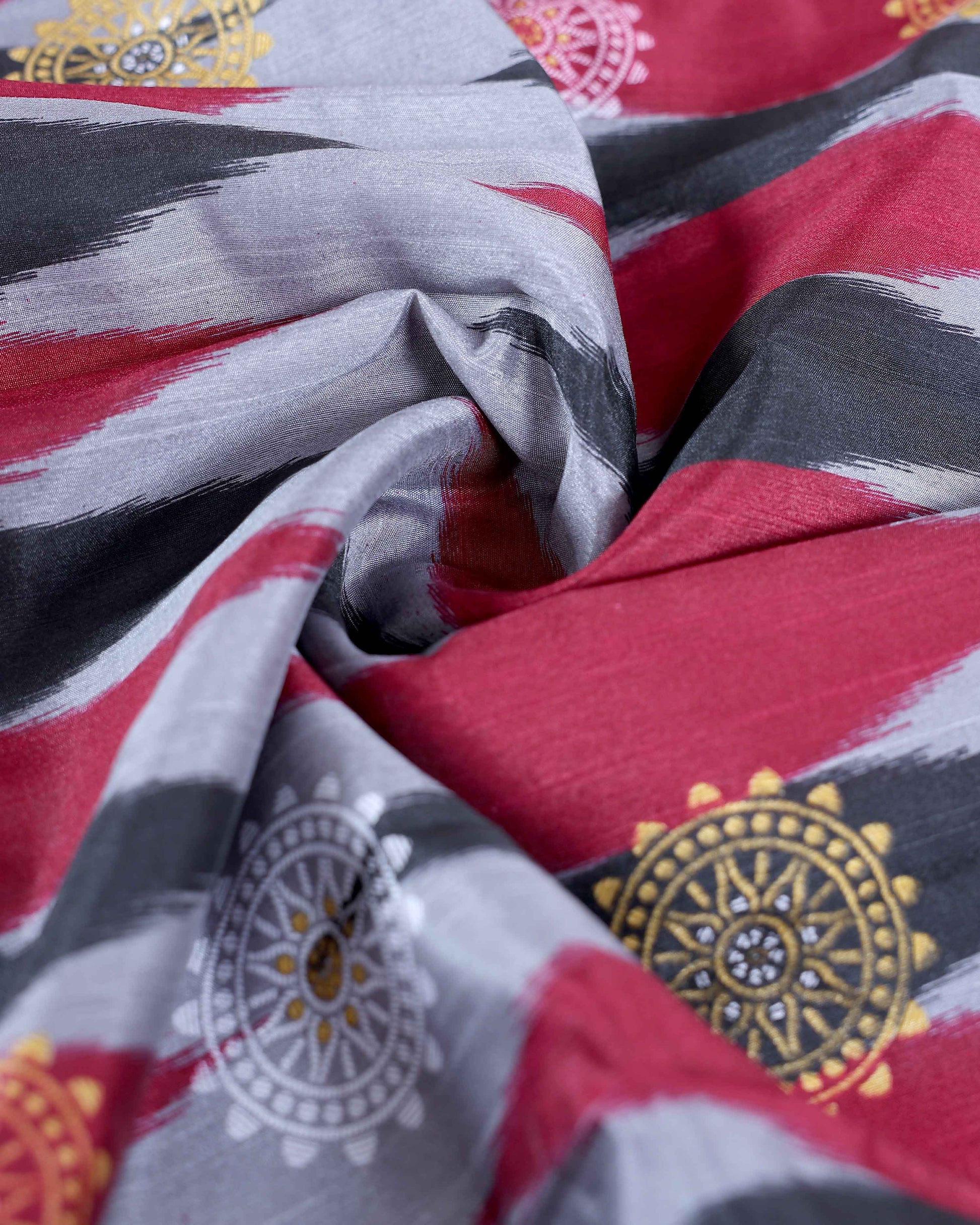 Traditional Pochampally Handloom Cotton Saree with Ikkat Zig-Zag Weave and Temple Border - Multi