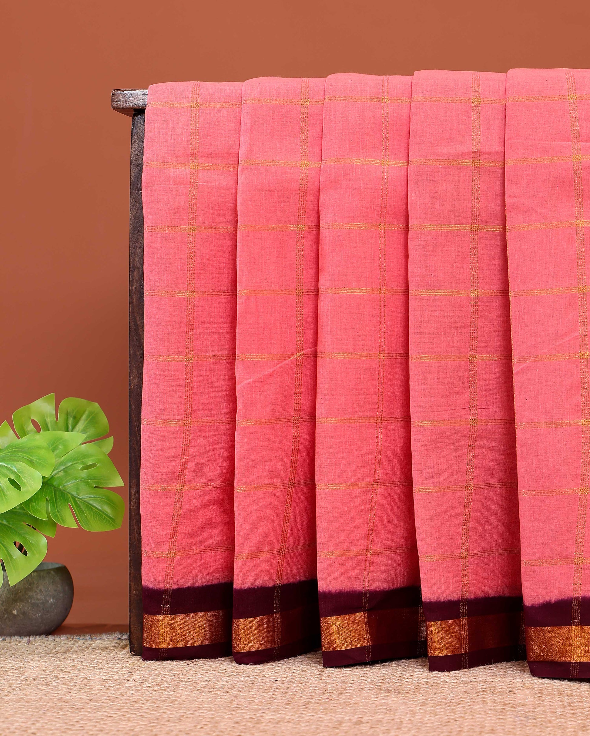Traditional Sungudi Cotton Handloom Saree with Zari Checked Pattern and Contrast Border - Peach
