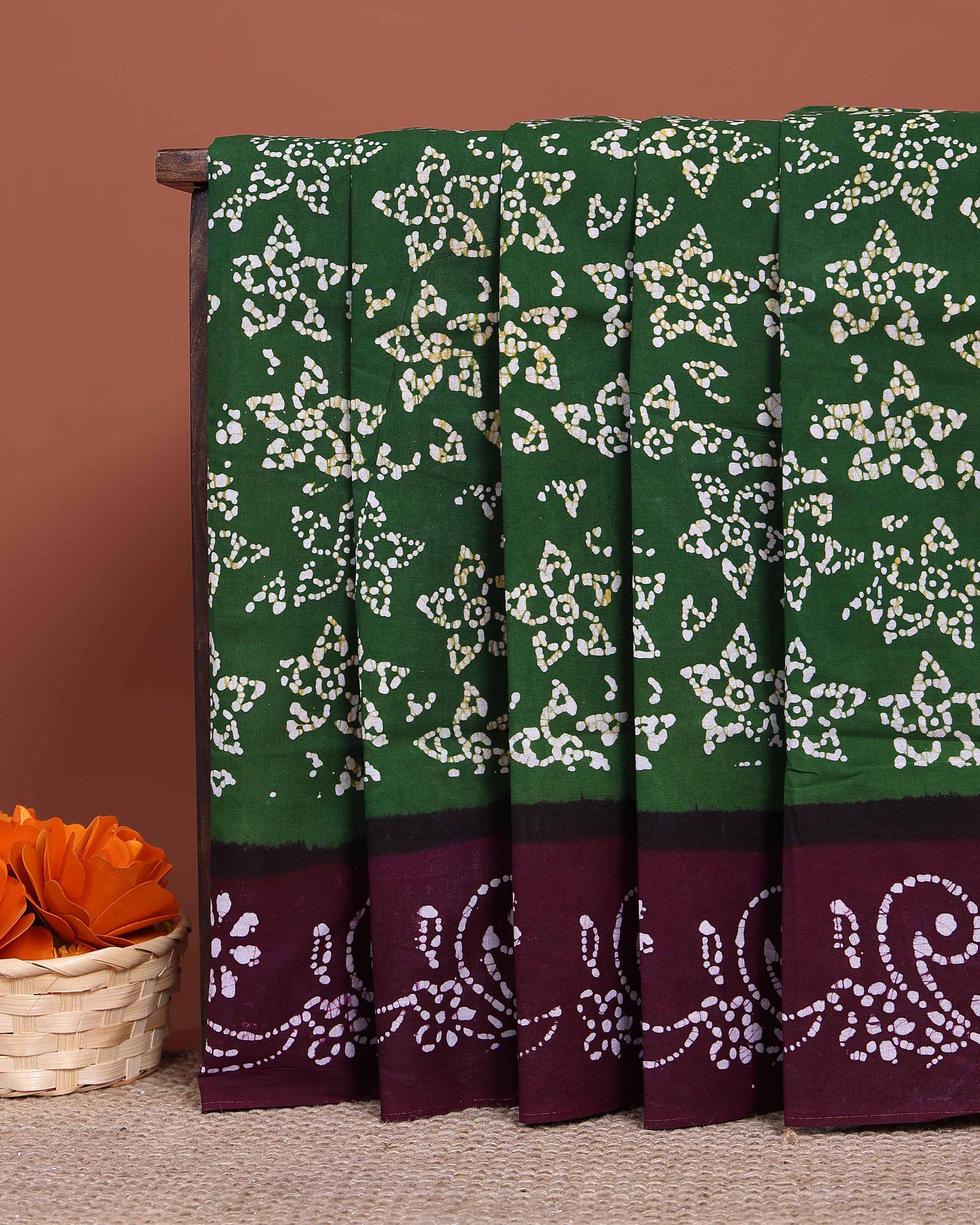 Traditional Sungudi Cotton Saree with All-Over Floral Motifs and Intricate Border - Green
