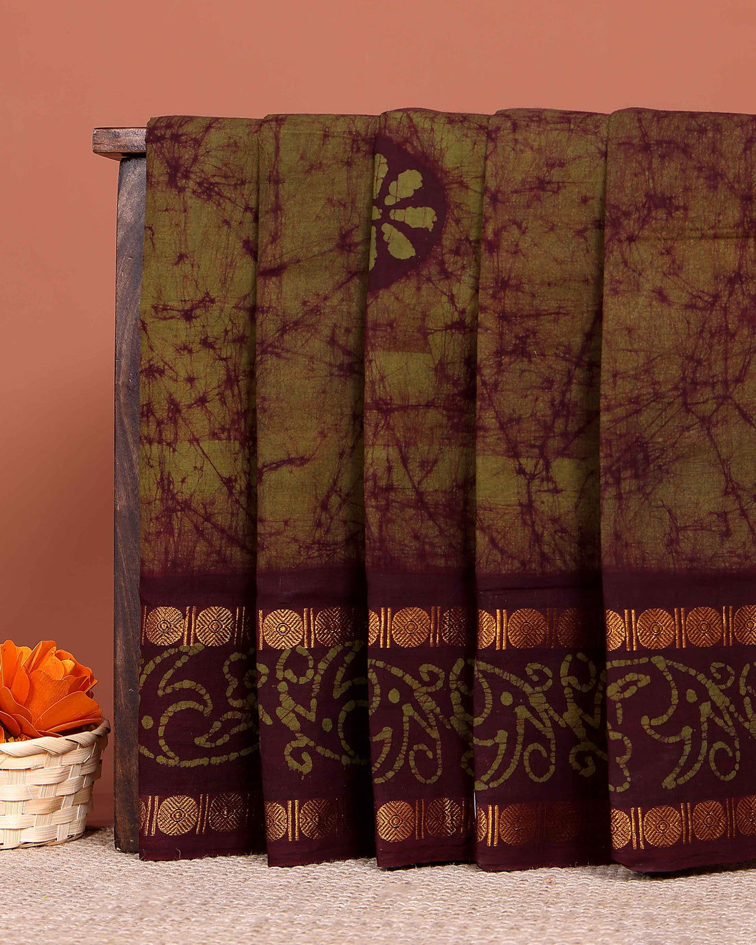 Traditional Sungudi Cotton Saree with Authentic Tie-Dye Pattern and Rich Zari Border Design - Green