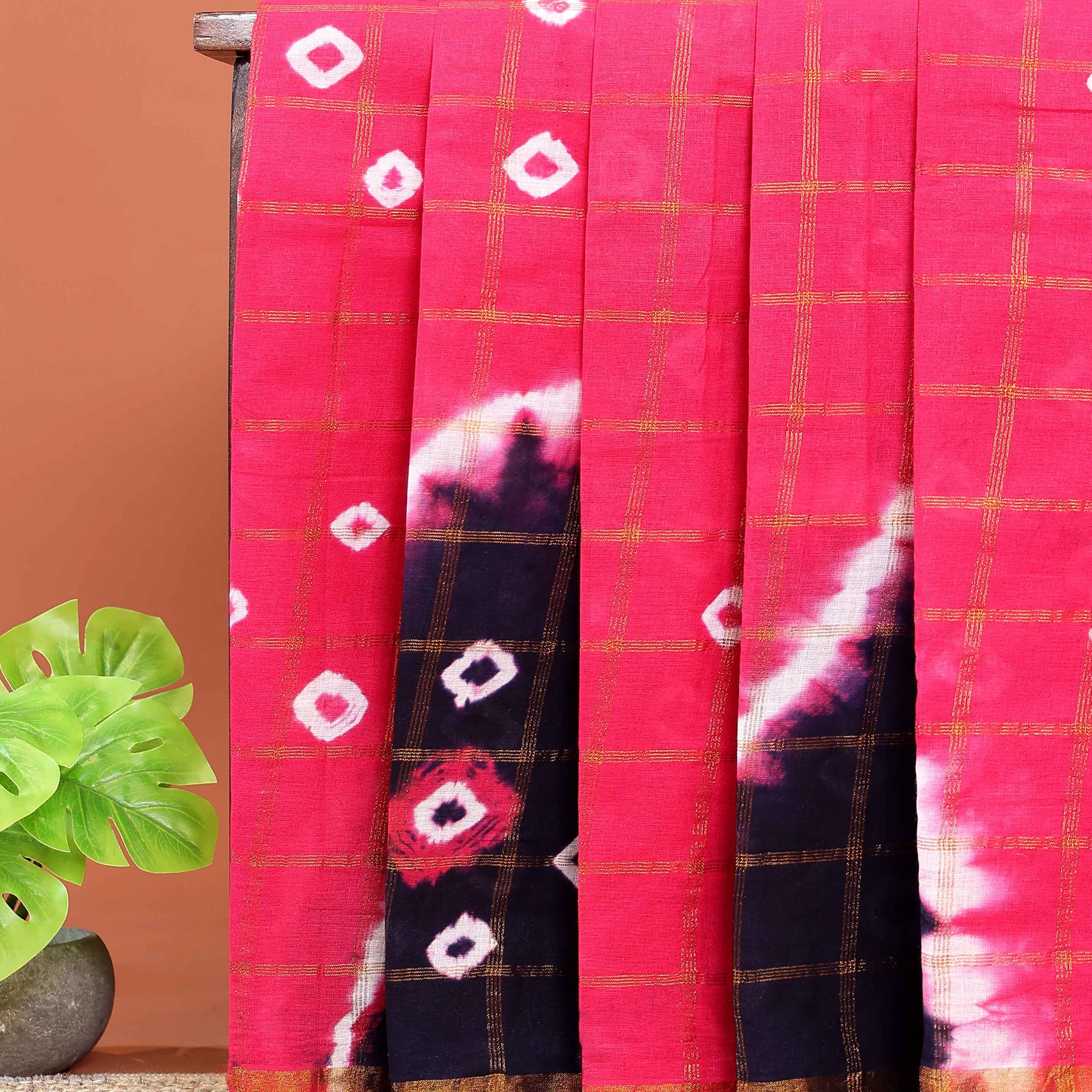 Traditional Sungudi Cotton Saree with Check Pattern and Bandhani Dots  - Pink