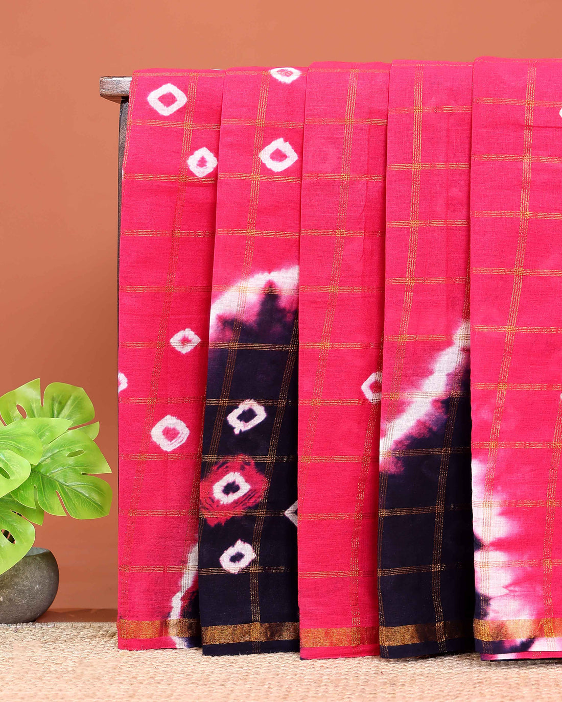 Traditional Sungudi Cotton Saree with Check Pattern and Bandhani Dots  - Pink