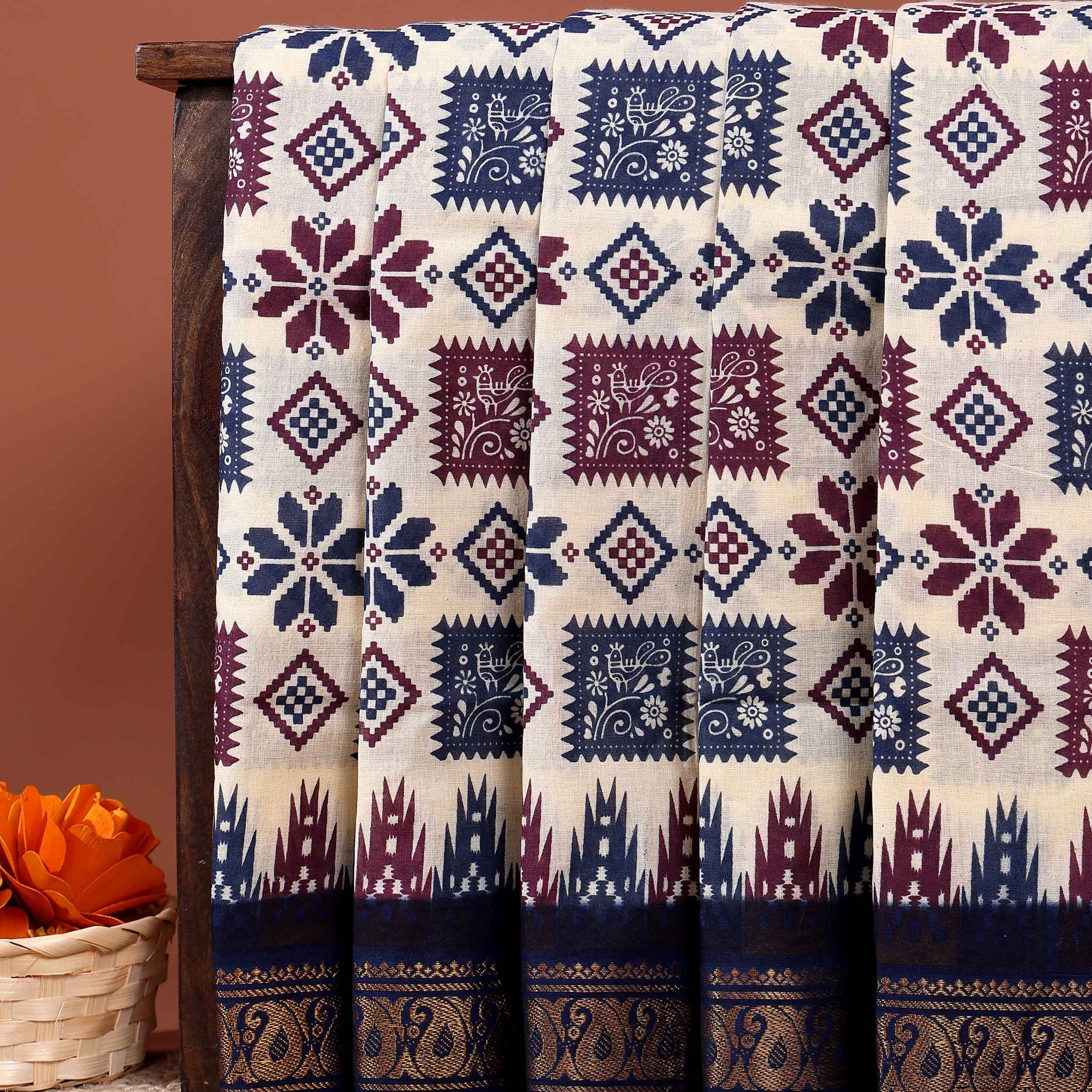 Traditional Sungudi Cotton Saree with Geometric and Floral Motifs - Cream