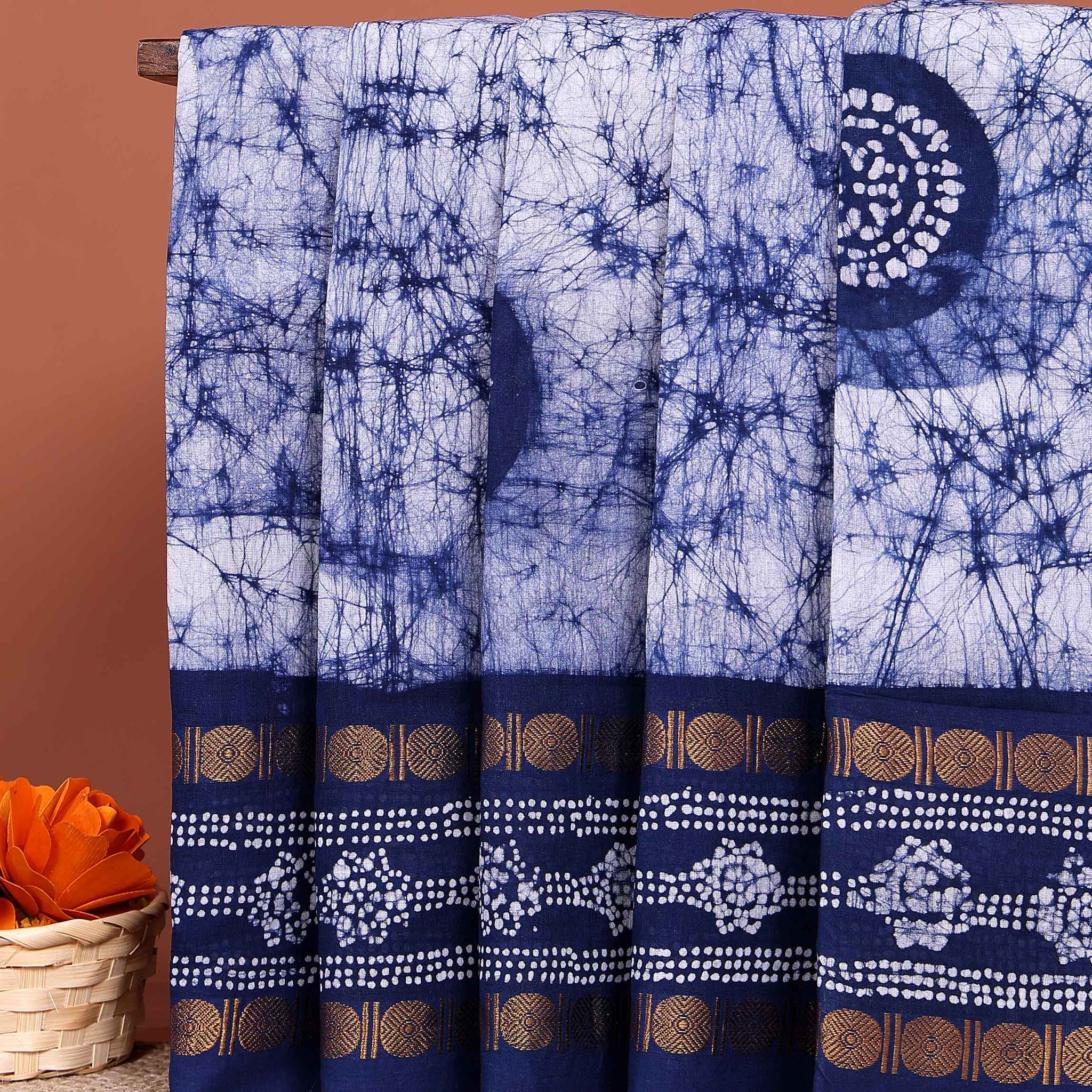 Traditional Sungudi Cotton Saree with Handcrafted Tie-Dye Design and Elegant Zari Woven Border - Blue