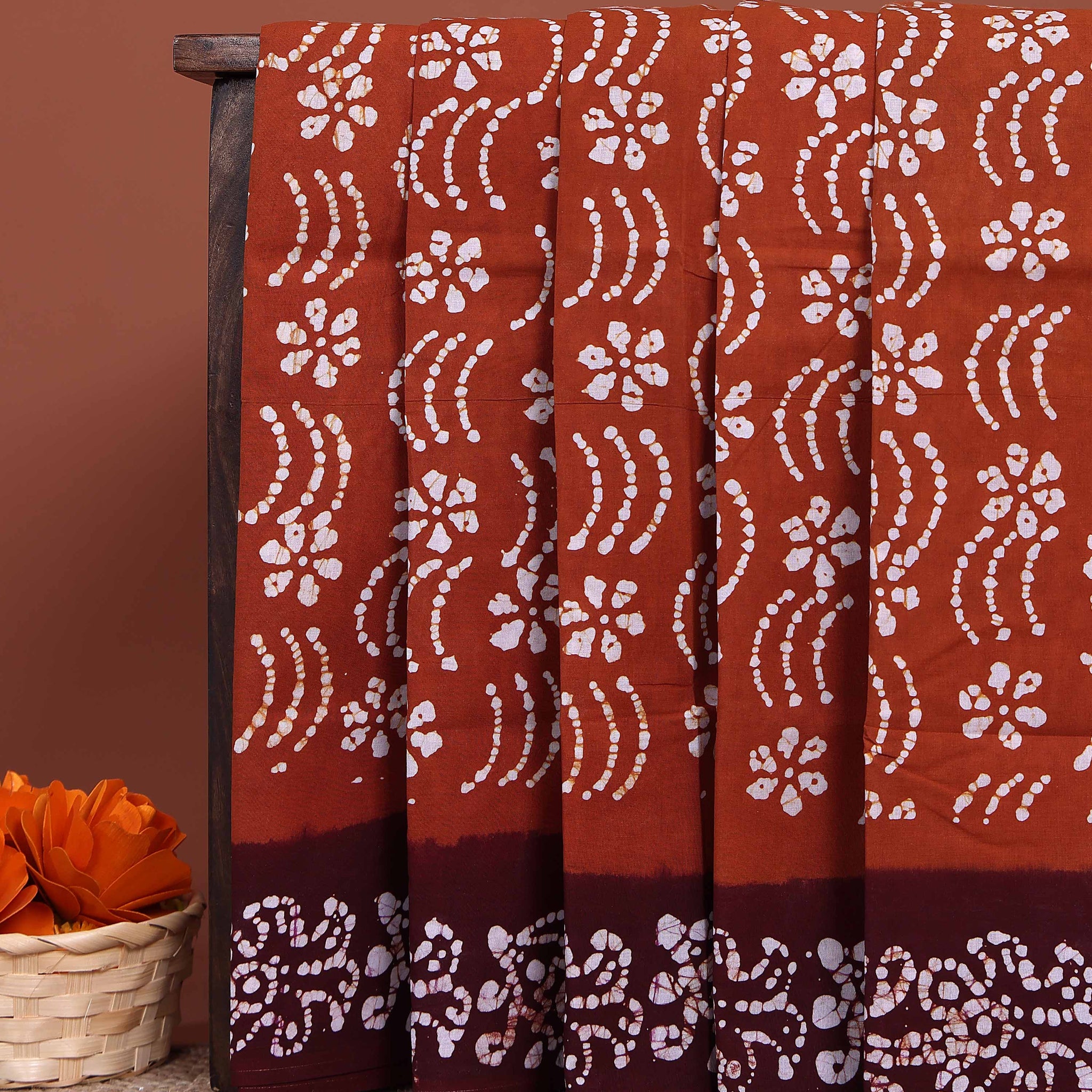 Traditional Sungudi Cotton Saree with Intricate Wax Batik Design and Contrast Border - Dark Brown