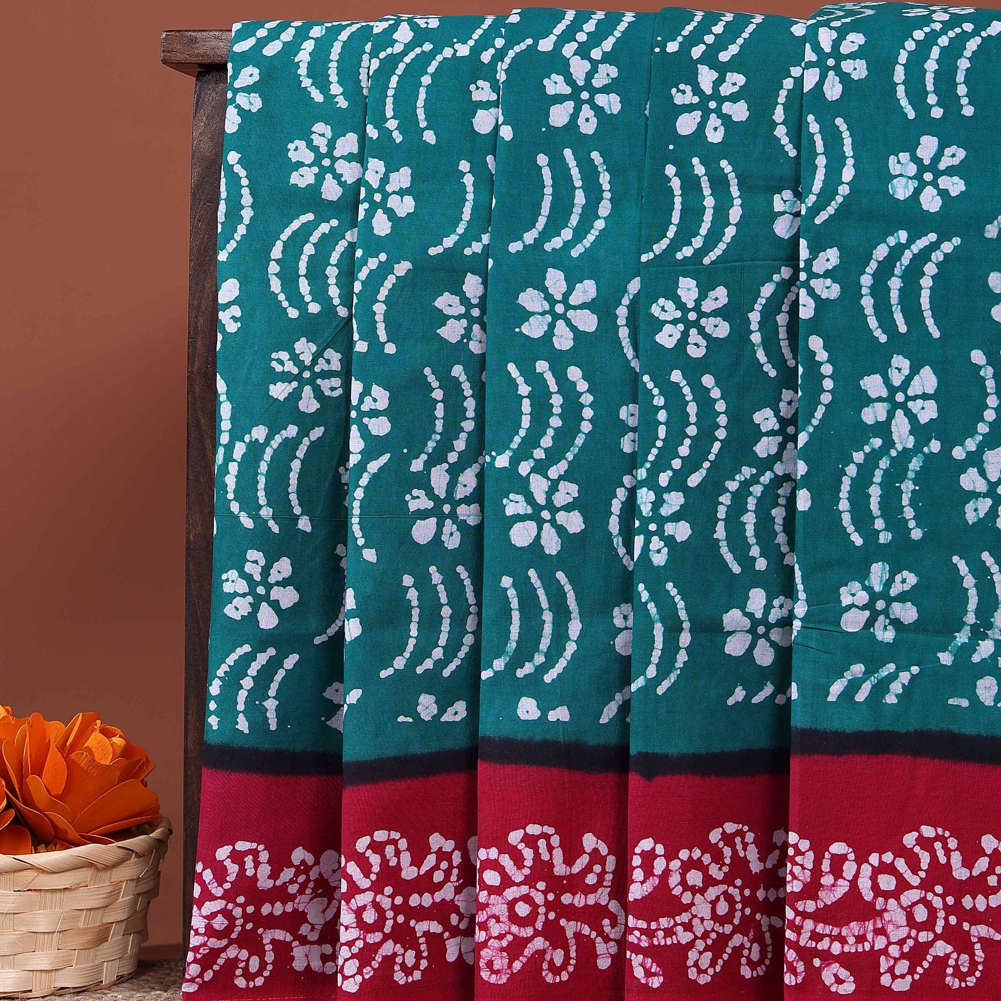 Traditional Sungudi Cotton Saree with Traditional Bandhani Body and Batik Border - Teal