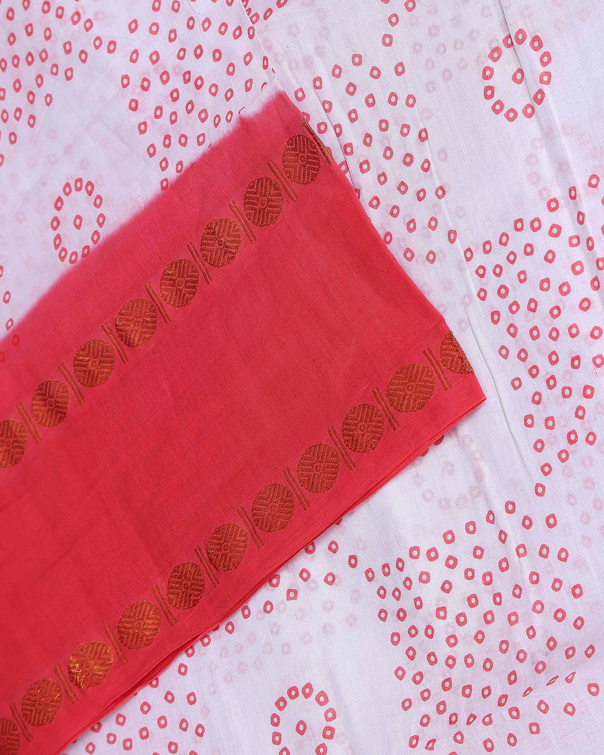 Traditional Sungudi Cotton Saree with Traditional Bandhani Motifs and Elegant Zari Border - White