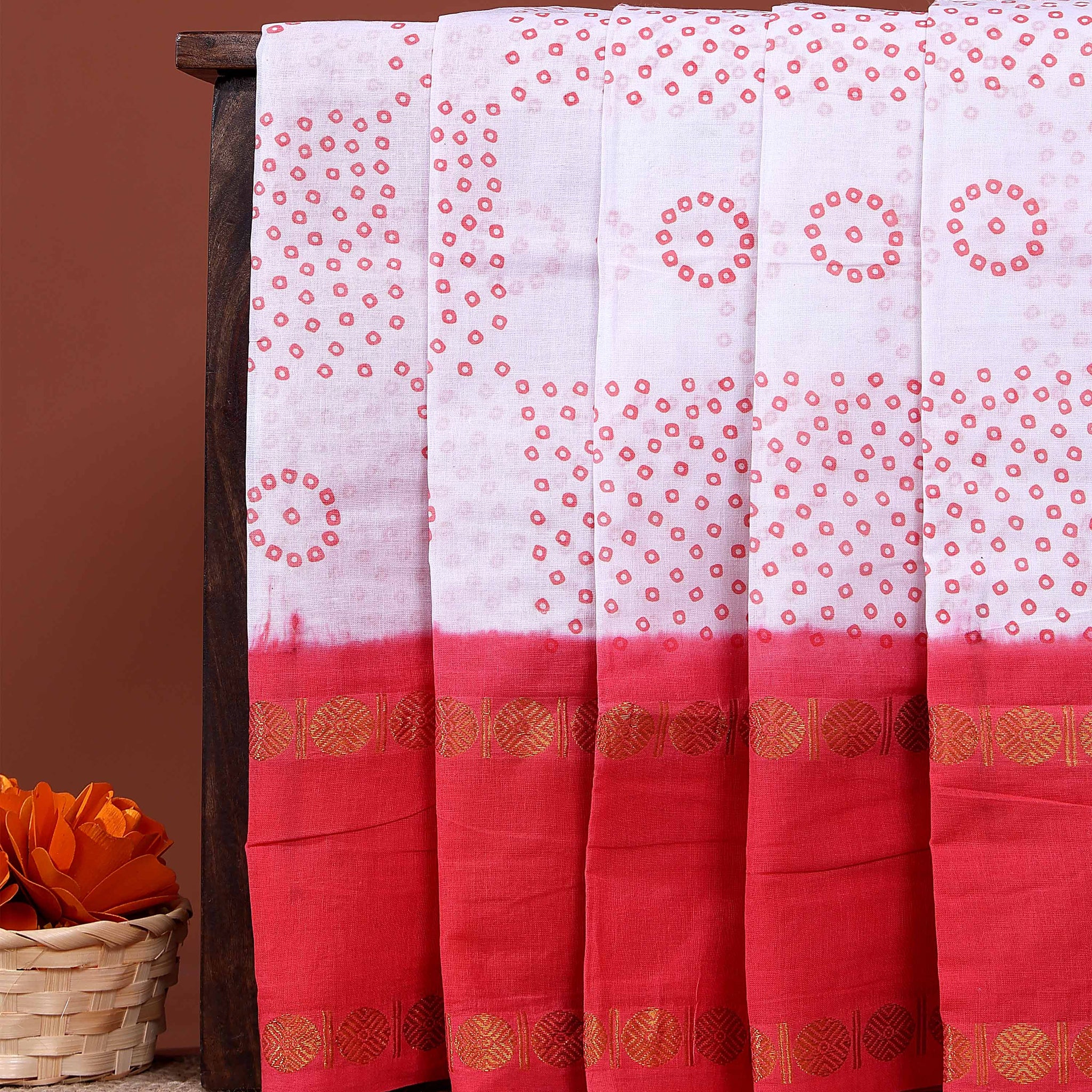 Traditional Sungudi Cotton Saree with Traditional Bandhani Motifs and Elegant Zari Border - White