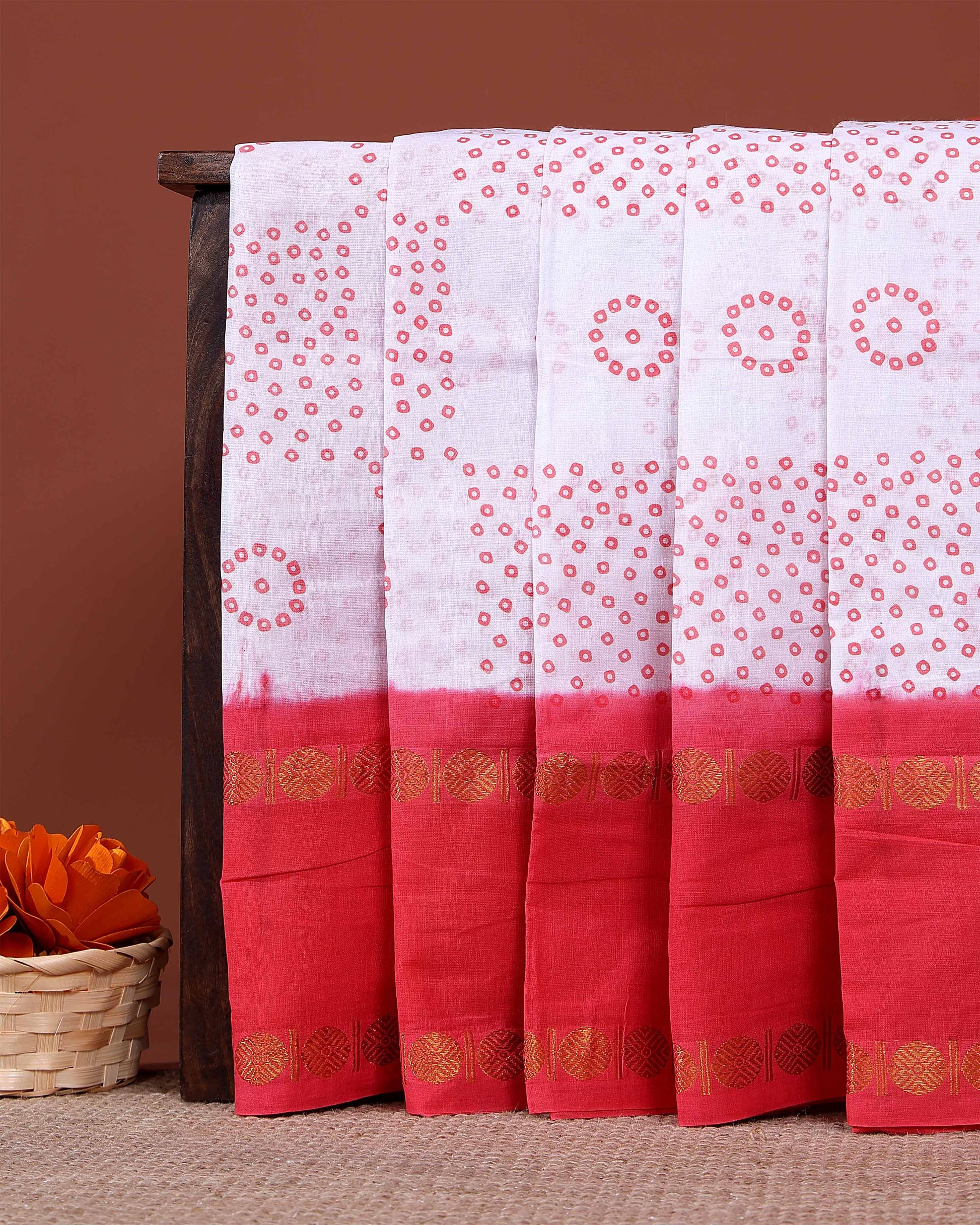 Traditional Sungudi Cotton Saree with Traditional Bandhani Motifs and Elegant Zari Border - White