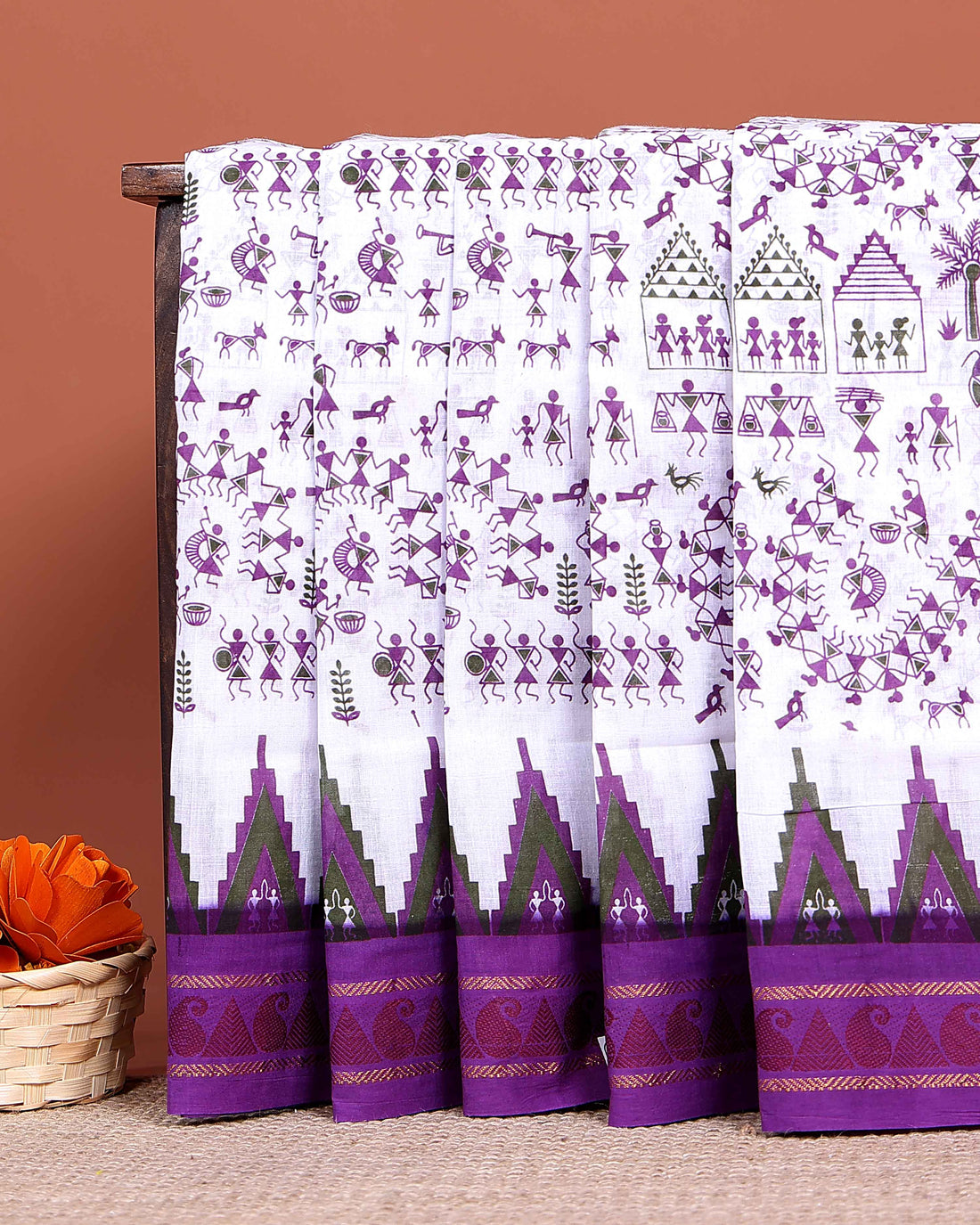 Traditional Sungudi Cotton Saree with Traditional Print and Temple Border - White