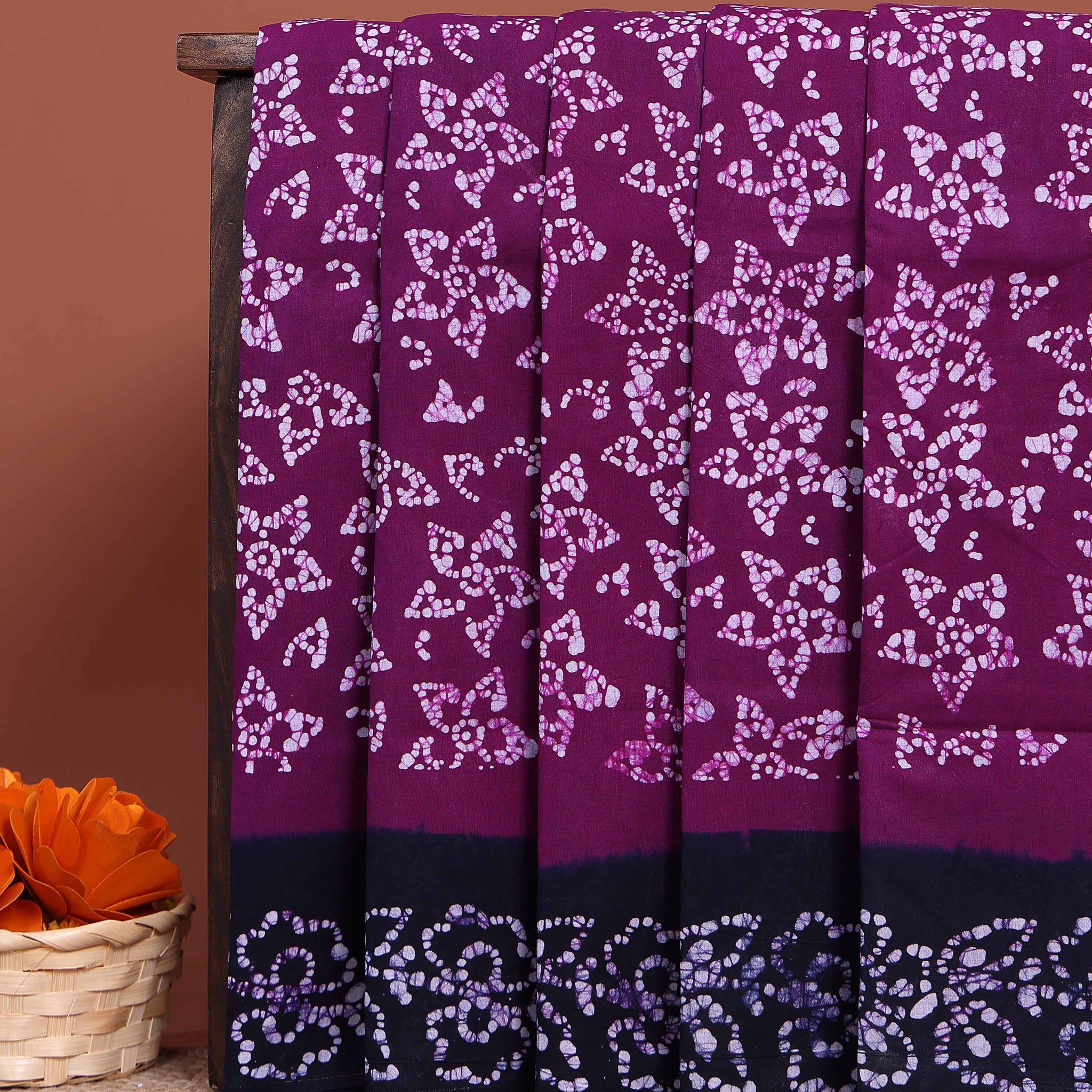 Traditional Sungudi Saree with Bold Abstract Floral Patterns and Contrasting Border - Purple