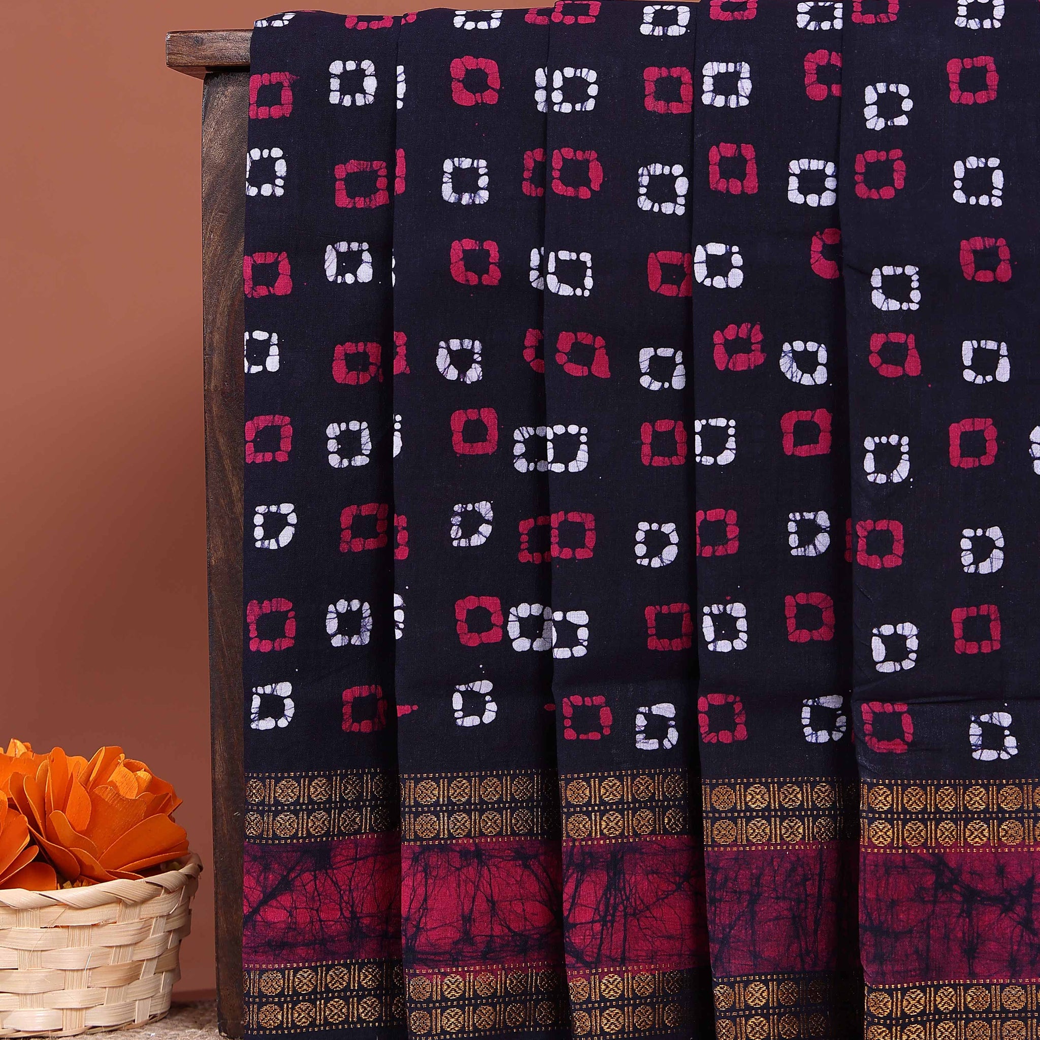 Traditional Traditional Sungudi Cotton Saree with Traditional Bandhani Square Motifs and Contrast Border - Black