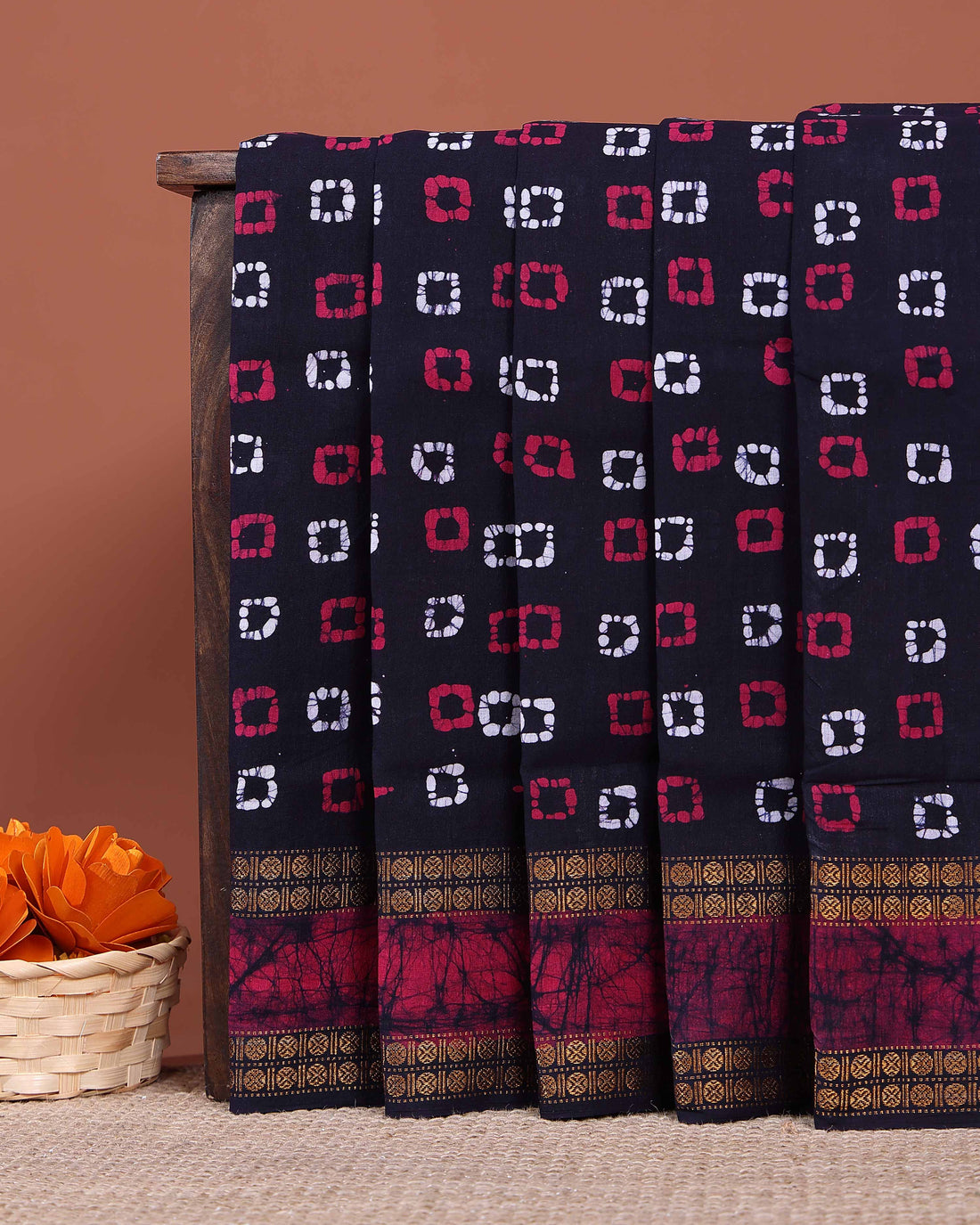 Traditional Traditional Sungudi Cotton Saree with Traditional Bandhani Square Motifs and Contrast Border - Black