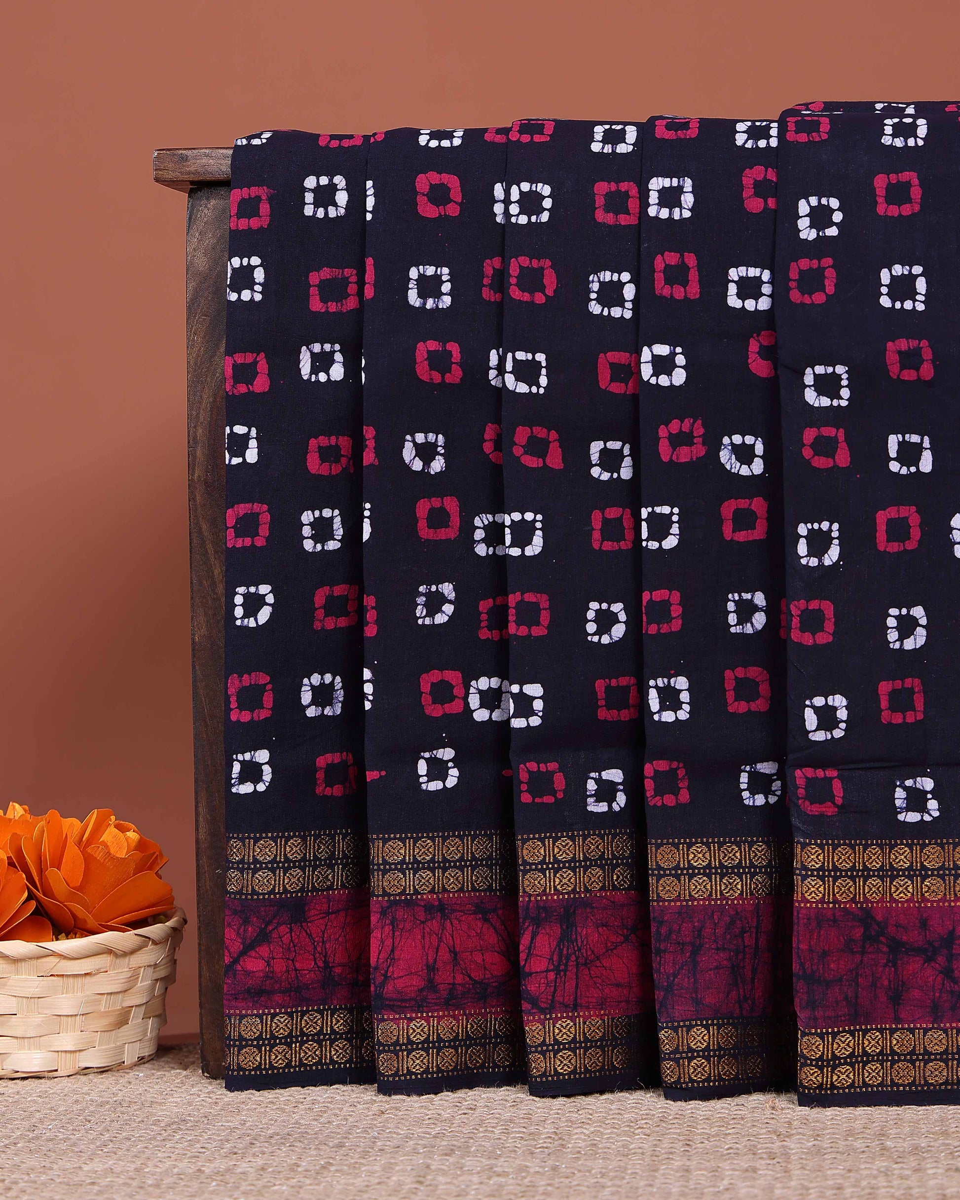 Traditional Traditional Sungudi Cotton Saree with Traditional Bandhani Square Motifs and Contrast Border - Black