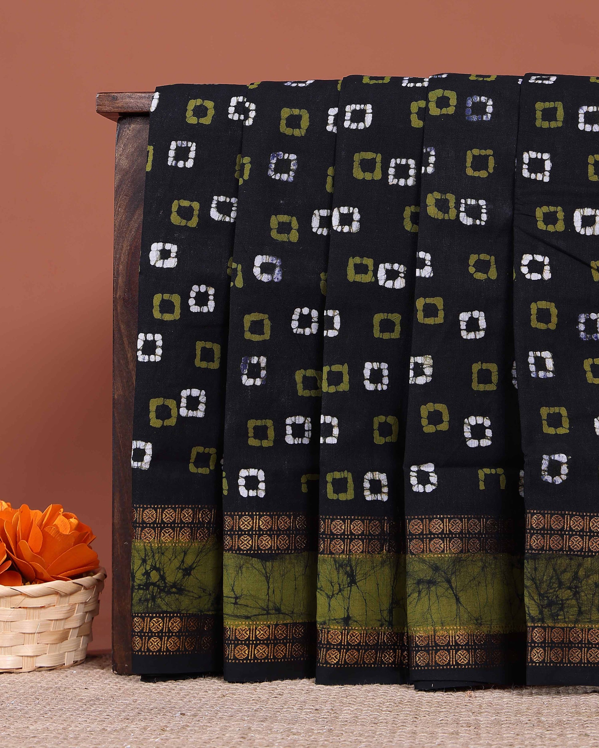 Traditional Traditional Sungudi Cotton Saree with Traditional Bandhani Square Motifs and Contrast Border - Dark Green
