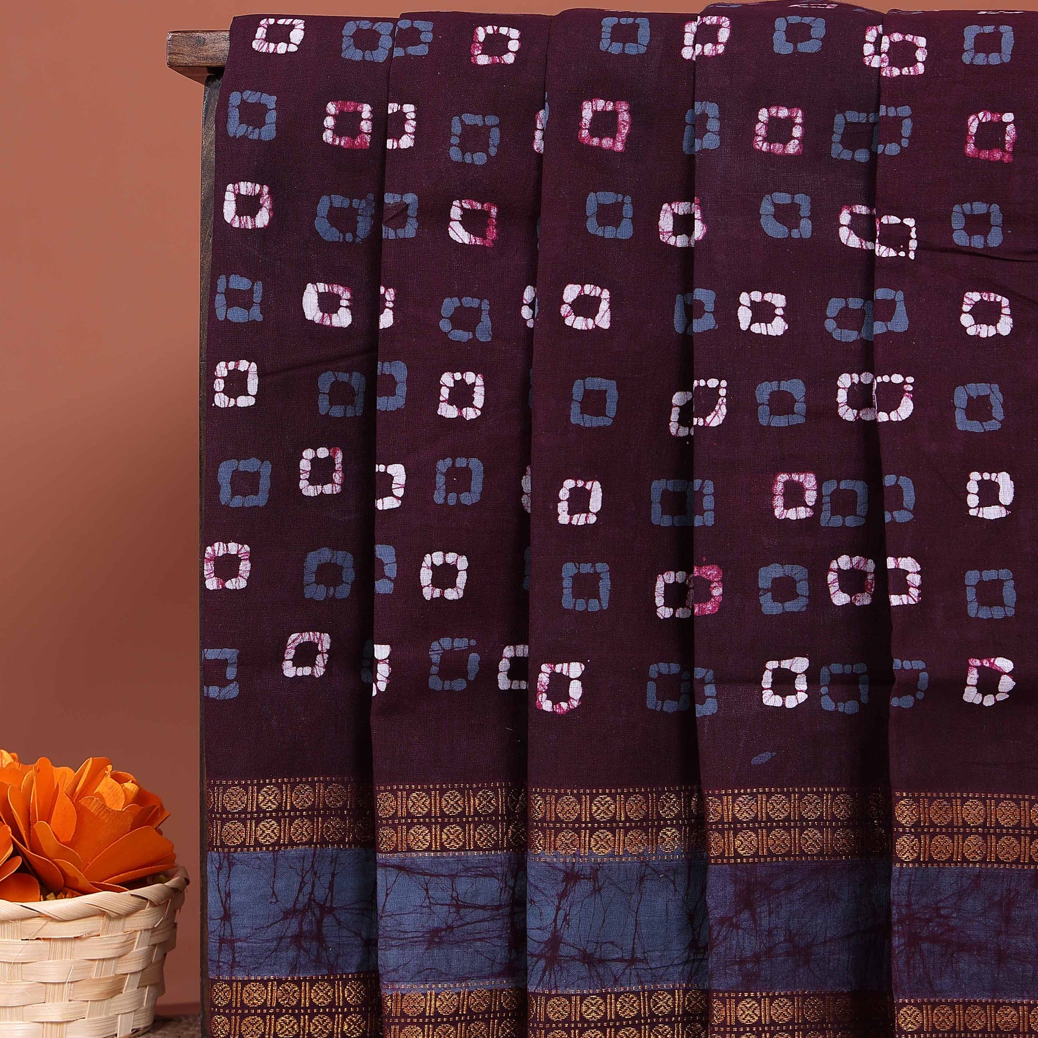 Traditional Traditional Sungudi Cotton Saree with Traditional Bandhani Square Motifs and Contrast Border - Purple