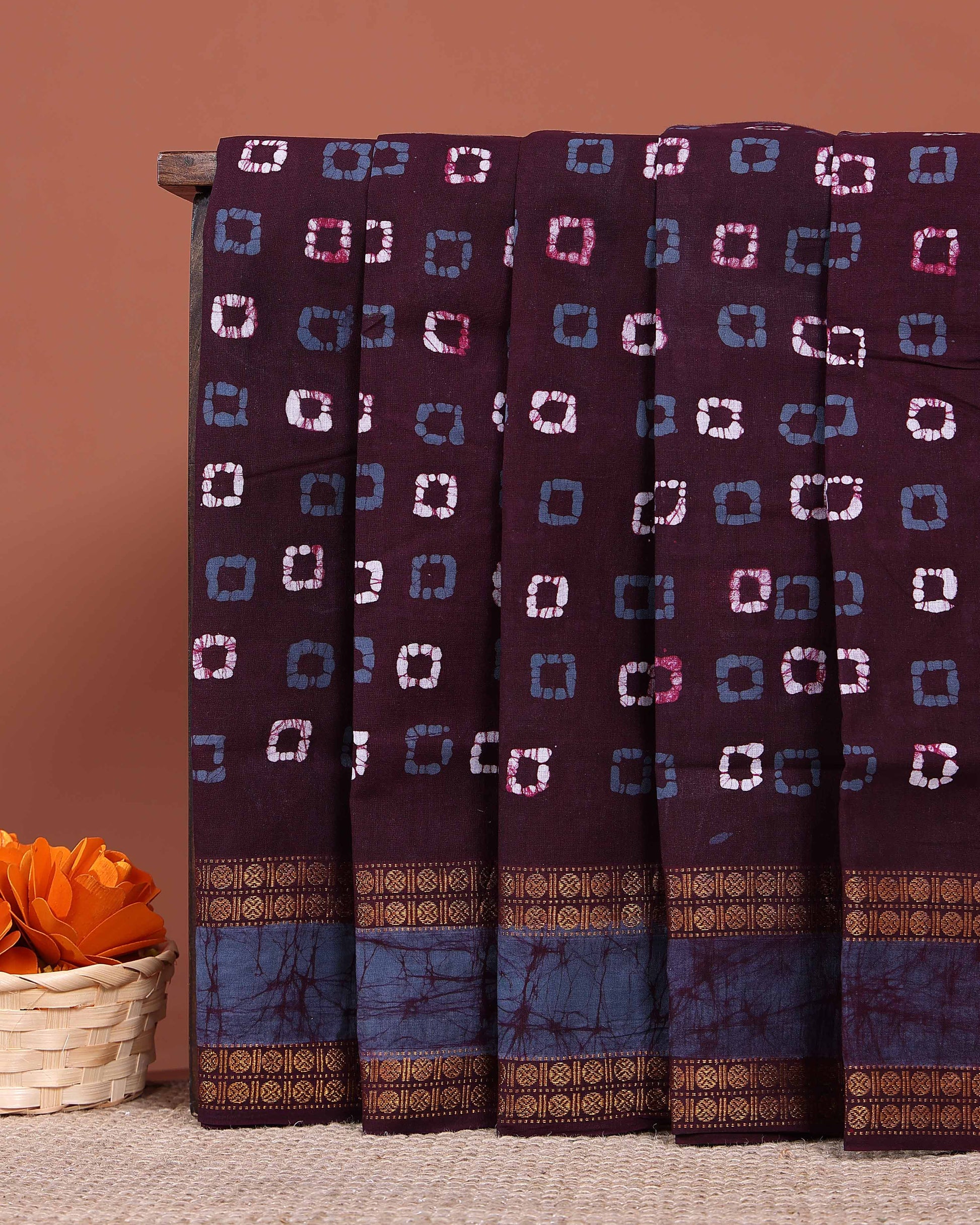 Traditional Traditional Sungudi Cotton Saree with Traditional Bandhani Square Motifs and Contrast Border - Purple