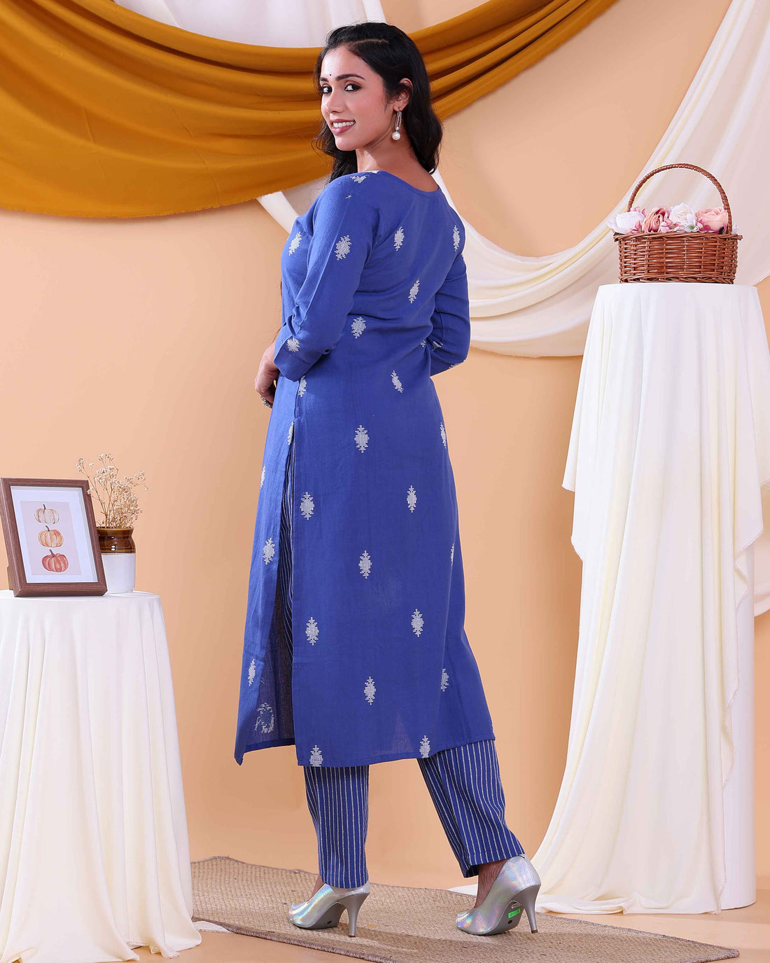 Women’s Embroidered Kurta Set with Elegant Stitch Detailing  - Blue