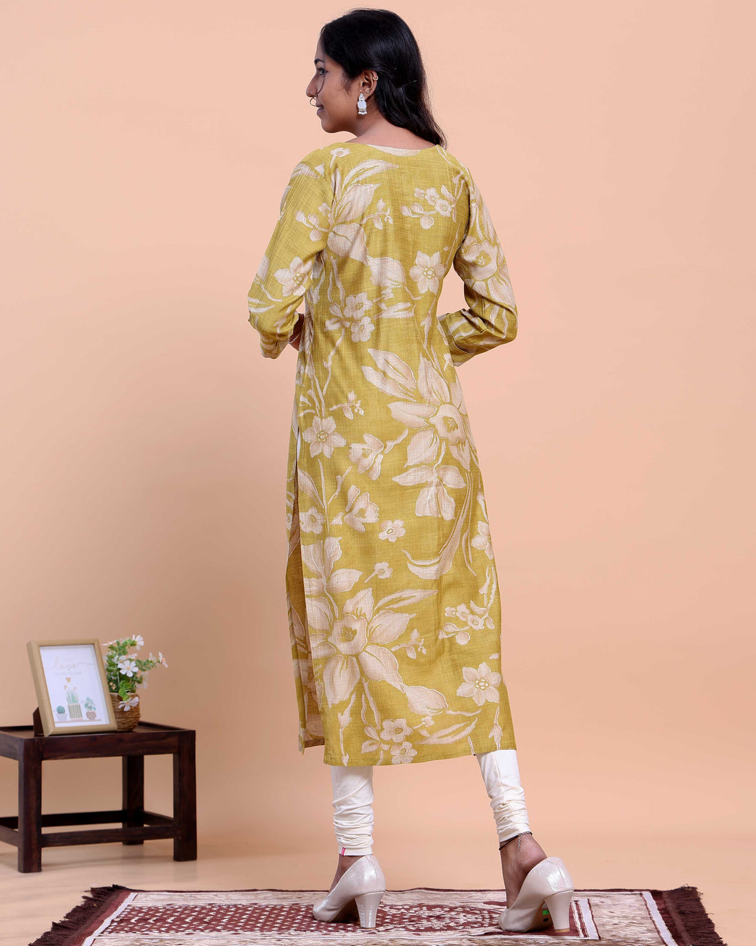 Women's Floral Printed Straight Kurta With 3/4th Sleeve -Light Green
