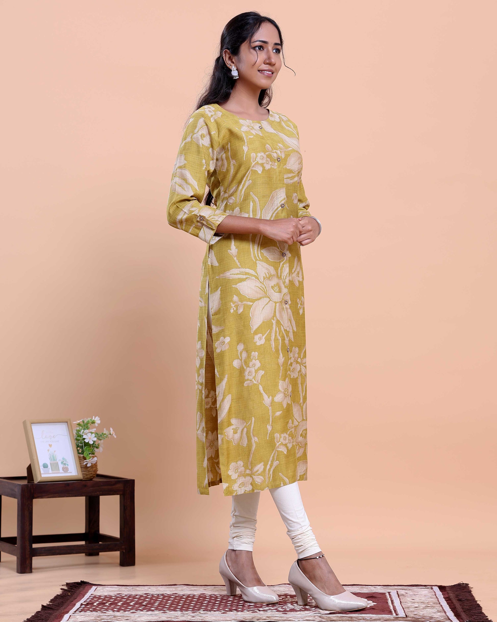 Women's Floral Printed Straight Kurta With 3/4th Sleeve -Light Green