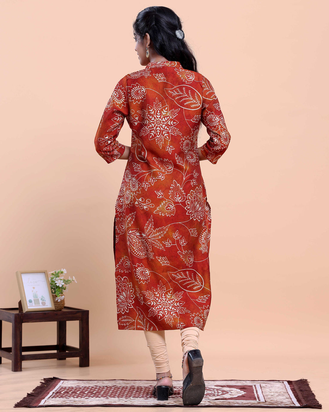 Women's Floral Printed Straight Kurta with V-Neck and 3/4 th Sleeves - Red