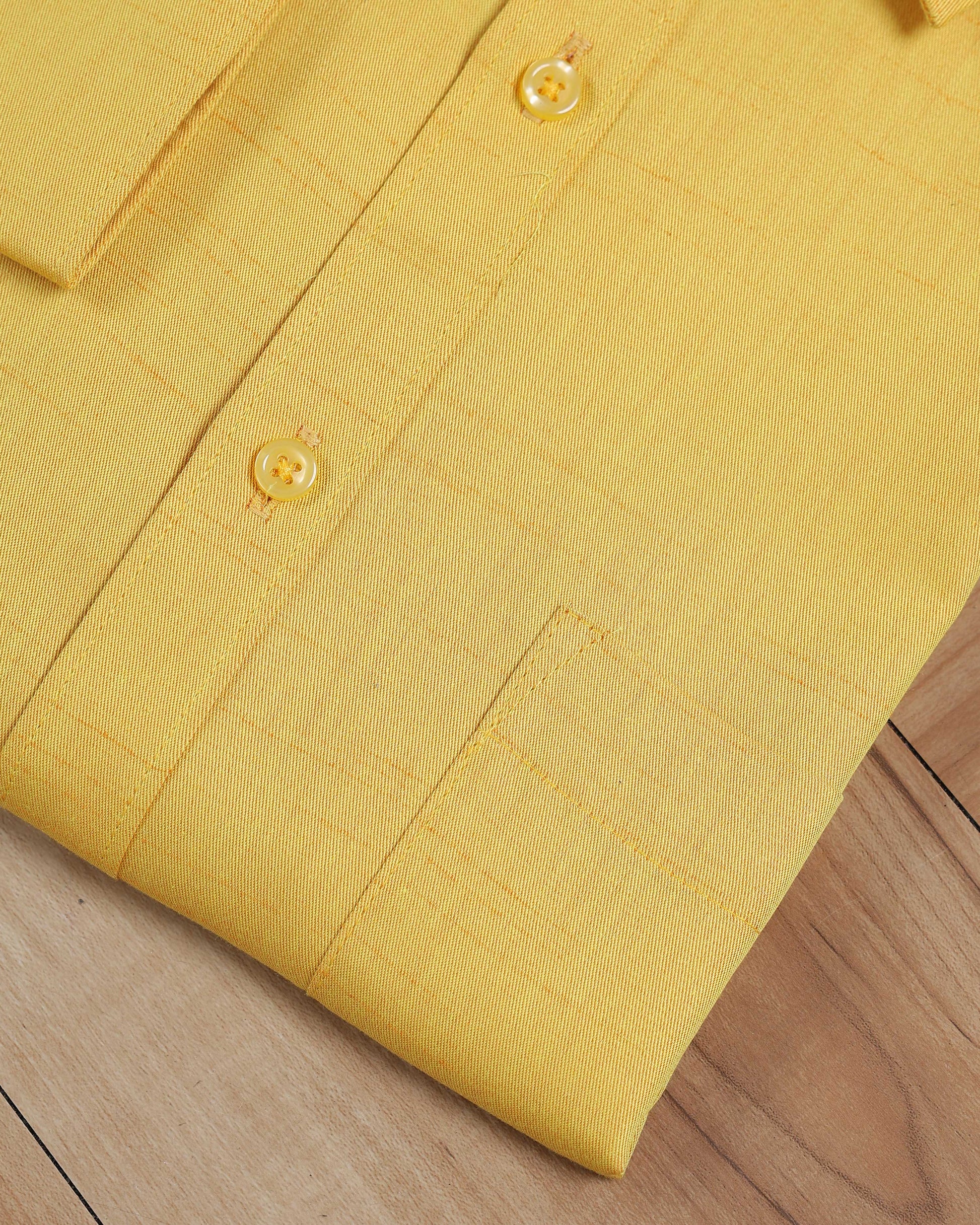 pocket close-yellow